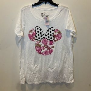 Cute Minnie Mouse shirt!